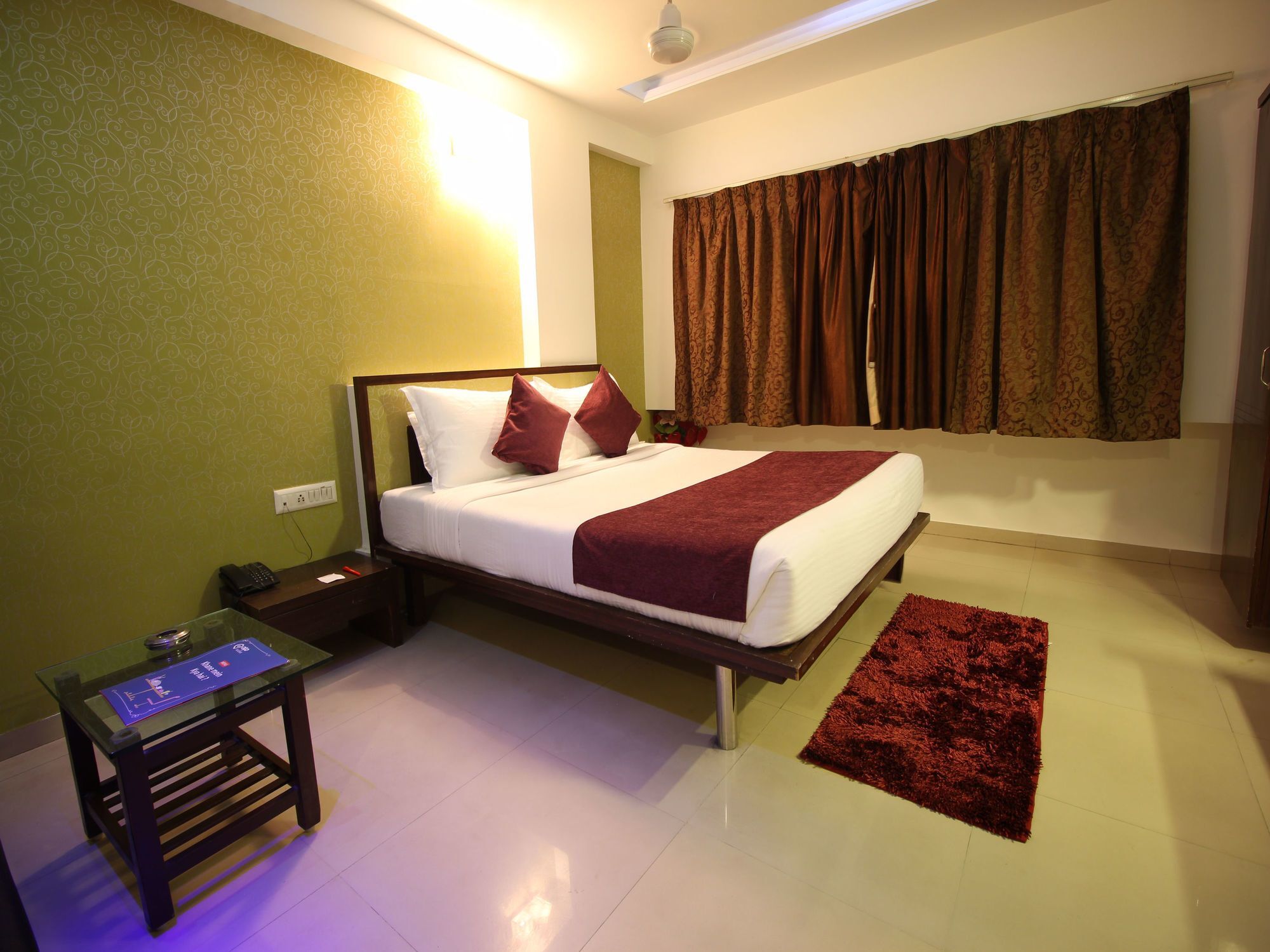 Oyo 2485 Hotel Kalash Inn อาเมดาบัด ภายนอก รูปภาพ